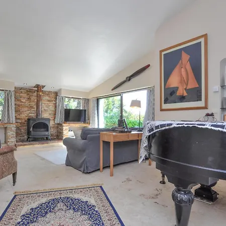 4 Bedroom Amazing In Fréjus
