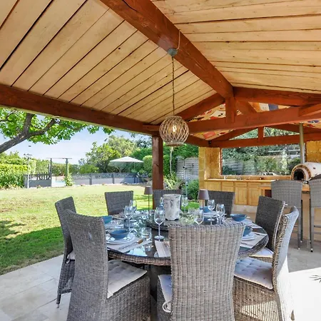 Holiday home 4 Bedroom Amazing In *