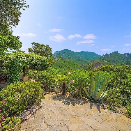 4 Bedroom Amazing In Fréjus