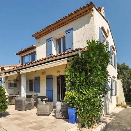 Semesterbostad 4 Bedroom Amazing In Fréjus
