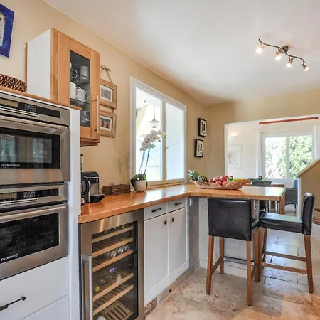 Σπίτι διακοπών 4 Bedroom Amazing In *