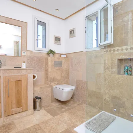 Holiday home 4 Bedroom Amazing In Frejus
