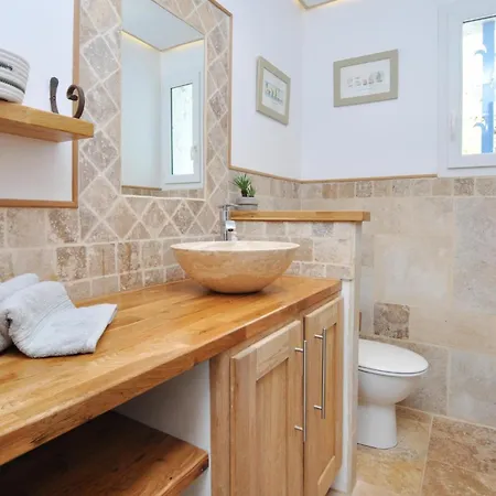 4 Bedroom Amazing In Semesterbostad